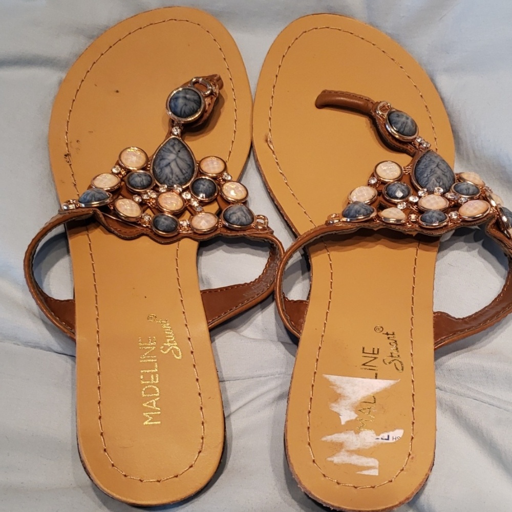 Women's decorative flip flops